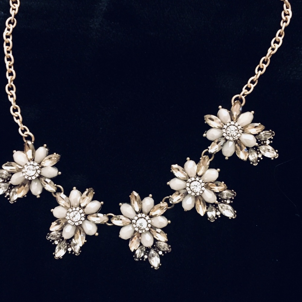 STATEMENT CYRSTAL NECKLACE ✨‼️‼️